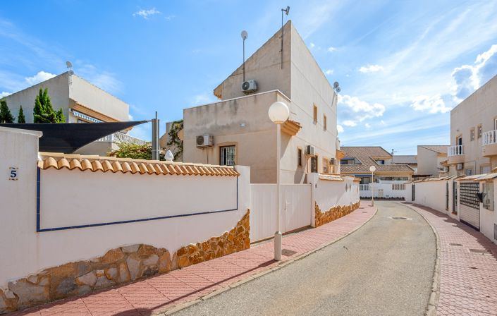 Image No.2-2 Bed Property for sale