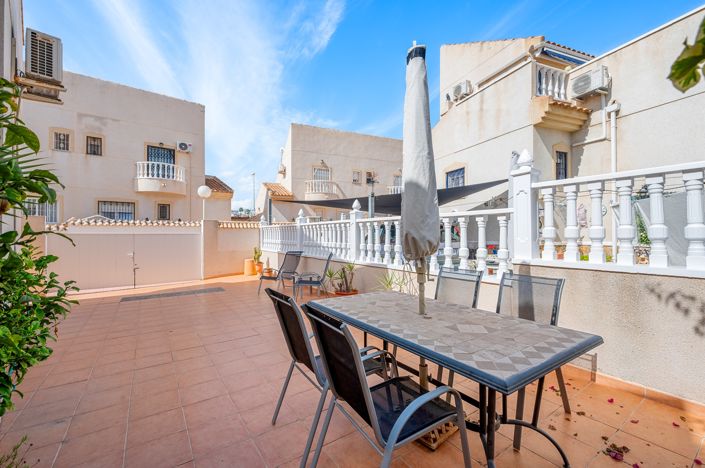Image No.25-2 Bed Property for sale