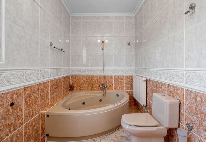 Image No.20-7 Bed Villa for sale