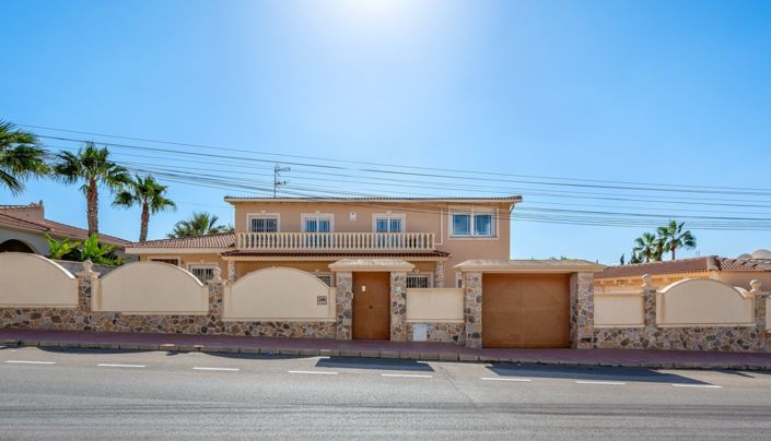 Image No.3-7 Bed Villa for sale