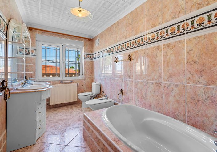 Image No.34-7 Bed Villa for sale