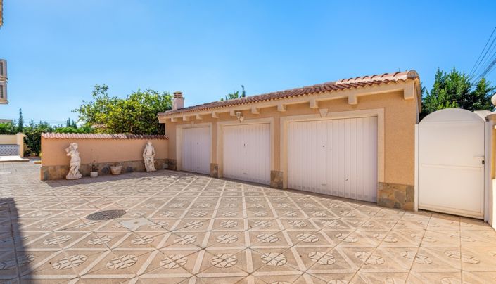 Image No.58-7 Bed Villa for sale