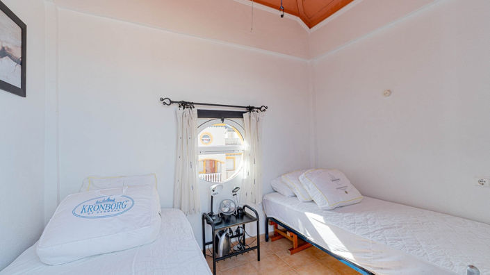Image No.40-2 Bed Apartment for sale