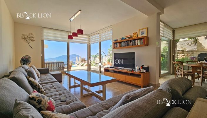 Image No.14-4 Bed Property for sale