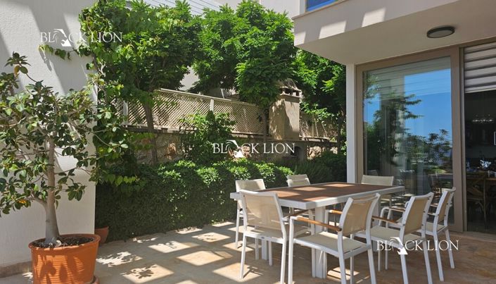 Image No.5-4 Bed Property for sale