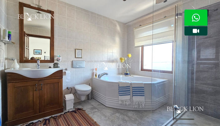 Image No.21-4 Bed Property for sale