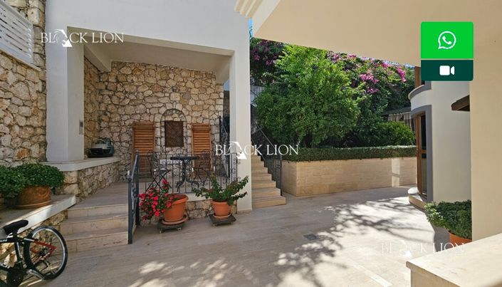 Image No.37-4 Bed Property for sale