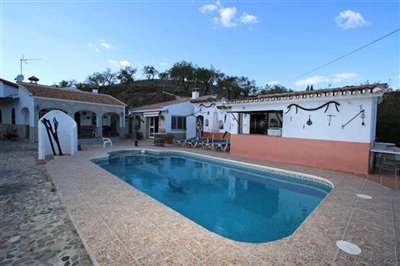 Propriété de 7 chambres à vendre à Guaro