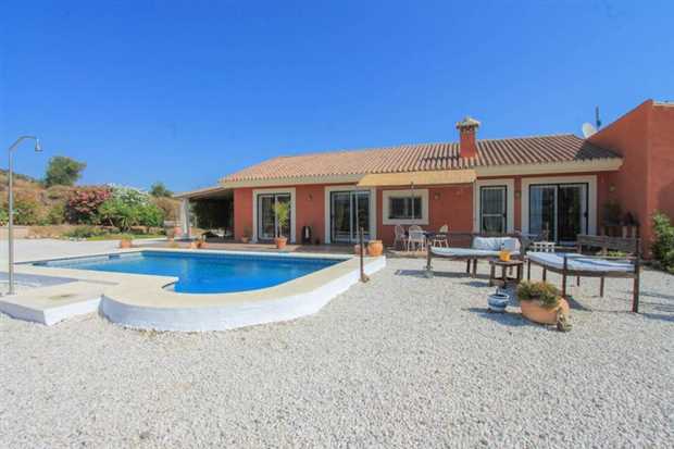 Image No.2-Propriété de 6 chambres à vendre à Monda