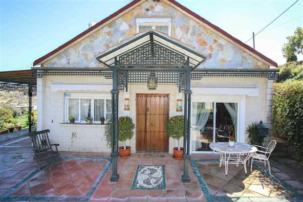 Image No.10-3 Bed Property for sale