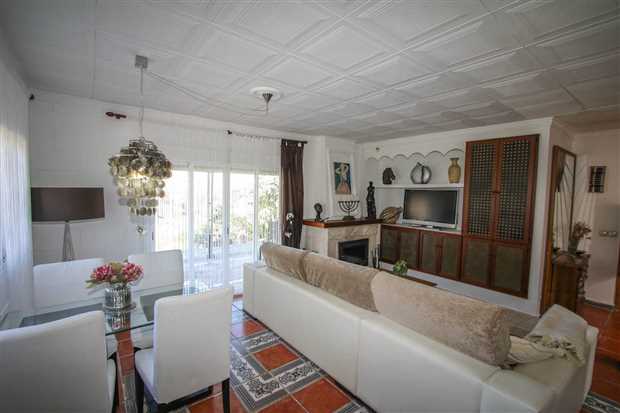 Image No.11-3 Bed Property for sale