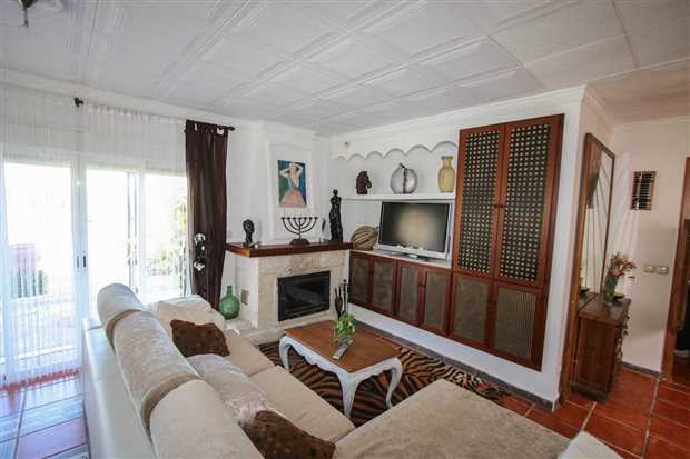 Image No.12-3 Bed Property for sale