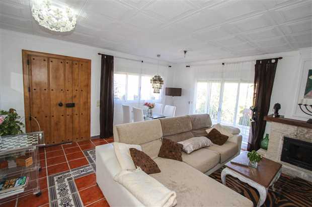 Image No.13-3 Bed Property for sale