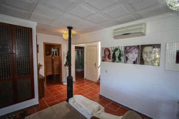 Image No.14-3 Bed Property for sale