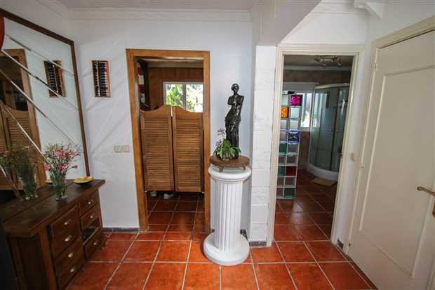 Image No.15-3 Bed Property for sale