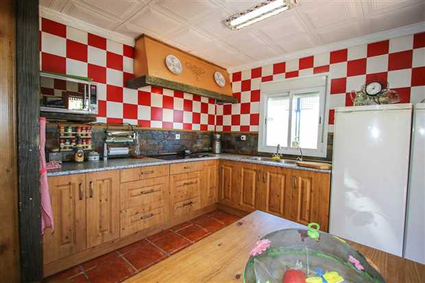 Image No.17-3 Bed Property for sale