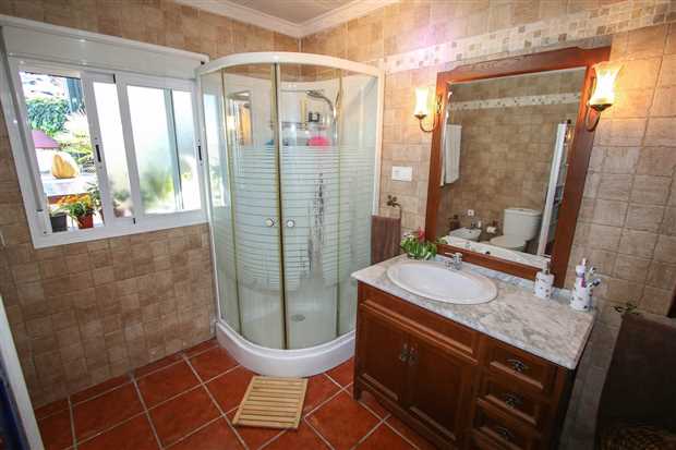 Image No.20-3 Bed Property for sale