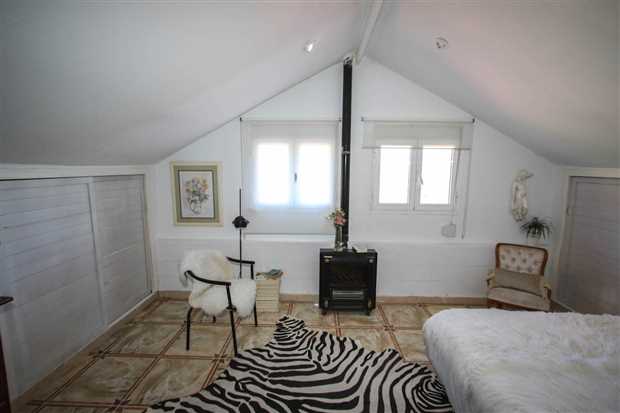 Image No.23-3 Bed Property for sale