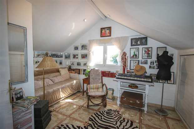 Image No.26-3 Bed Property for sale