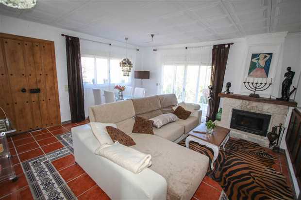 Image No.3-3 Bed Property for sale