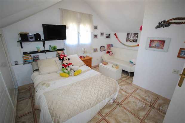 Image No.30-3 Bed Property for sale