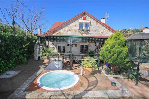 Image No.8-3 Bed Property for sale