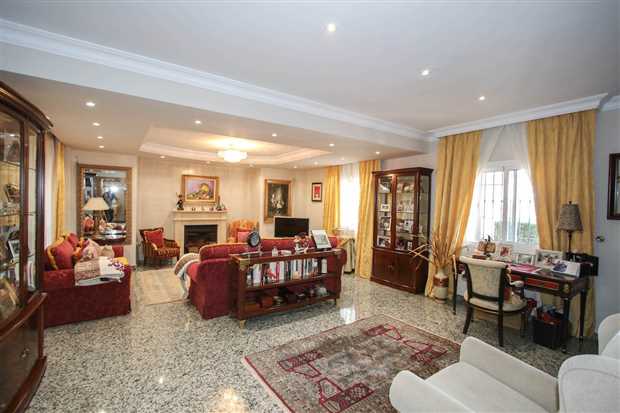 Image No.10-6 Bed Property for sale