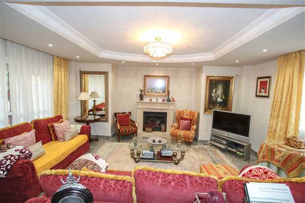 Image No.11-6 Bed Property for sale