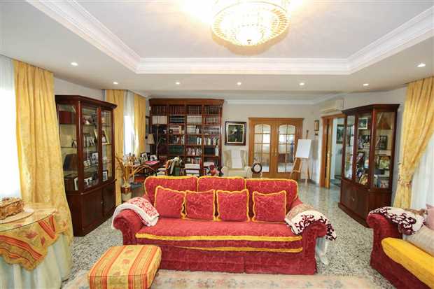 Image No.13-6 Bed Property for sale
