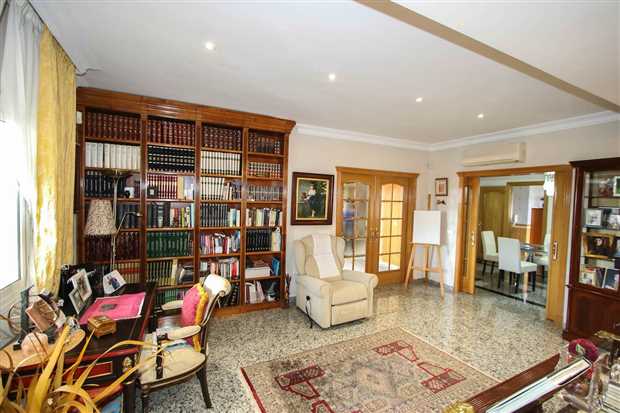 Image No.14-6 Bed Property for sale