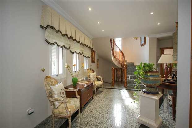 Image No.19-6 Bed Property for sale