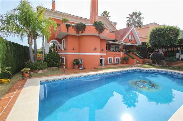 Image No.2-6 Bed Property for sale