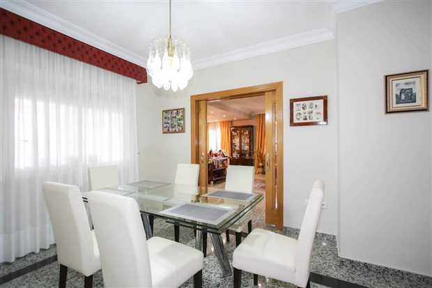 Image No.22-6 Bed Property for sale