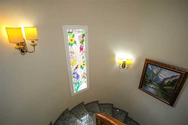 Image No.25-6 Bed Property for sale