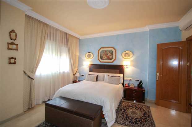 Image No.26-6 Bed Property for sale