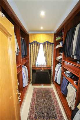 Image No.28-6 Bed Property for sale