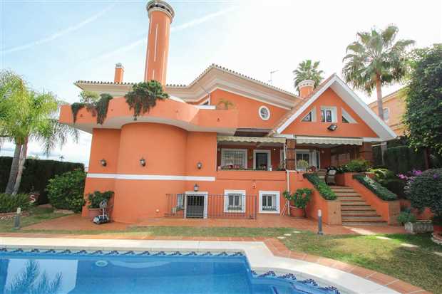 Image No.6-6 Bed Property for sale