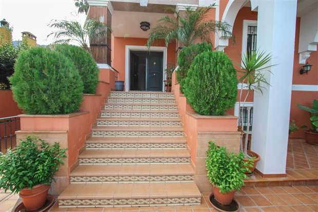 Image No.8-6 Bed Property for sale