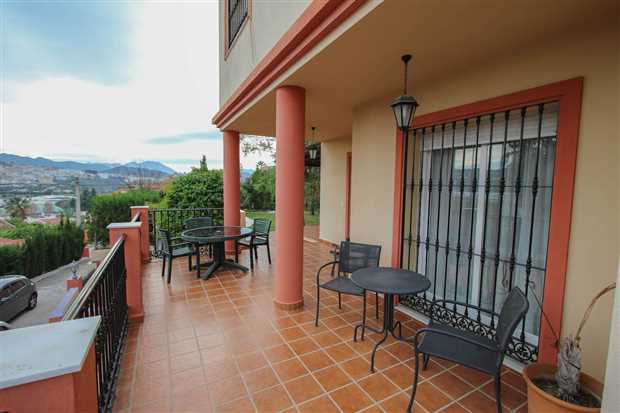 Image No.11-5 Bed Property for sale