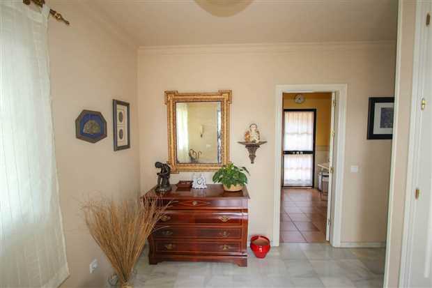 Image No.12-5 Bed Property for sale