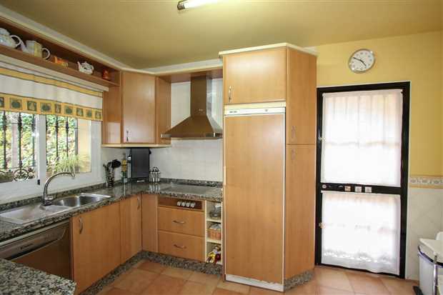 Image No.14-5 Bed Property for sale