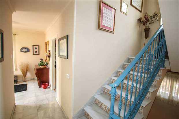 Image No.20-5 Bed Property for sale