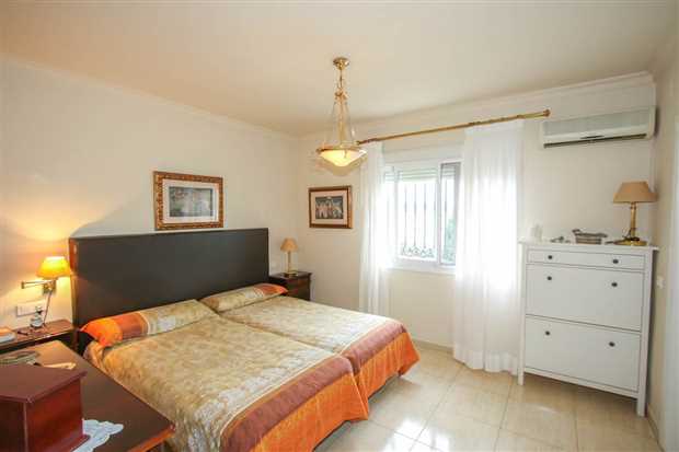 Image No.21-5 Bed Property for sale