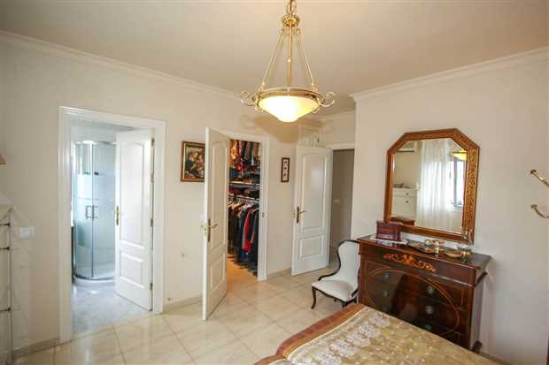 Image No.23-5 Bed Property for sale