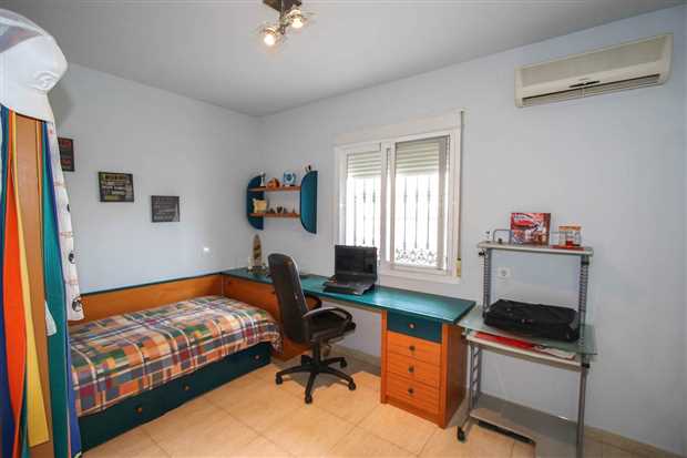 Image No.26-5 Bed Property for sale