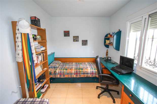 Image No.27-5 Bed Property for sale