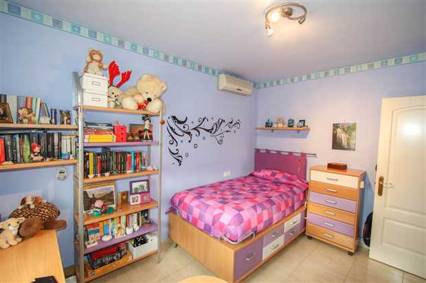 Image No.28-5 Bed Property for sale