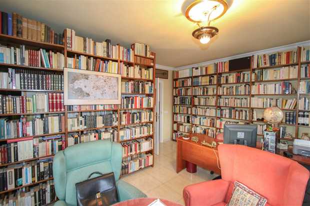 Image No.30-5 Bed Property for sale