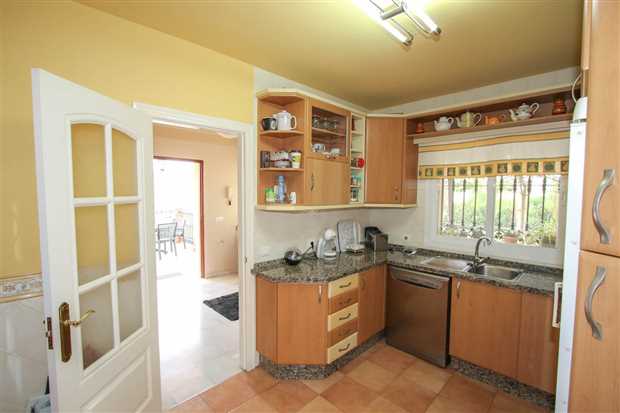 Image No.5-5 Bed Property for sale