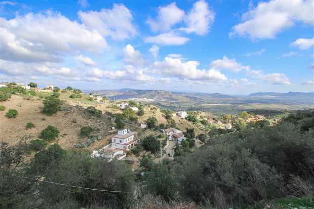 Image No.2-5 Bed Property for sale